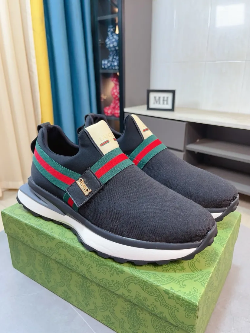 Factory price 458🌹🌹GUCCI [Gucci] New high-end brand of men's shoes, the latest fashionable casual men's shoes, trendy and versatile style, relaxed and sporty style, uppers imported from Italy, first-layer cowhide, genuine leather lining and ultra-fine workmanship. Original personalized fashionable rubber wear-resistant outsole, light and comfortable on the foot, size 38-44